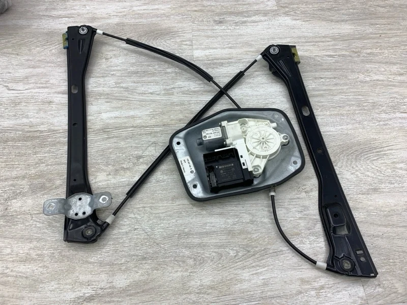 Моторчик стеклоподъемника Volkswagen Golf 2007 1K5837461B УНИВЕРСАЛ BLS, передний левый