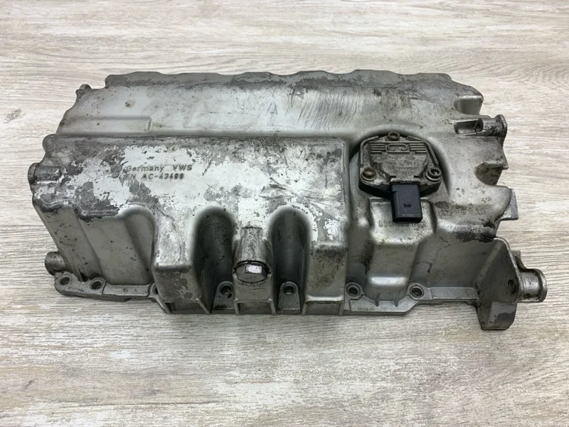 Поддон двигателя Skoda Octavia 2009 03G103603AD УНИВЕРСАЛ CEGA