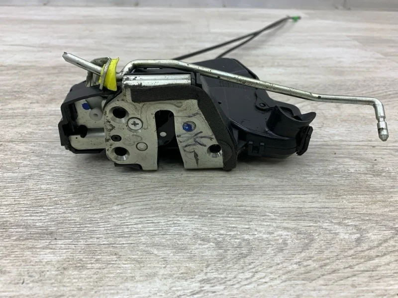 Замок двери Toyota Avensis 2007 6904002152 УНИВЕРСАЛ 3ZZ-FE, передний левый