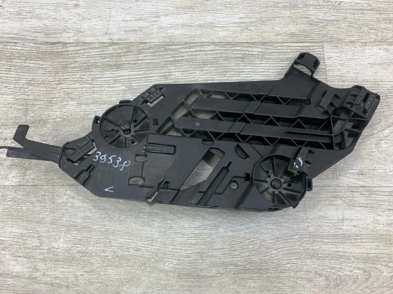 Крепление фары Skoda Octavia 2010 1Z0941613 УНИВЕРСАЛ BMM, левое