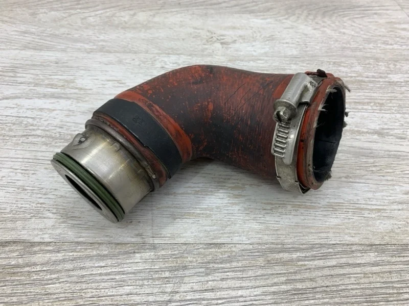 Патрубок интеркулера Skoda Octavia 2010 3C0145838D УНИВЕРСАЛ BMM