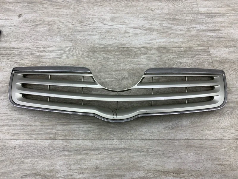 Решетка в бампер Toyota Avensis 2007 5310005080B0 УНИВЕРСАЛ 3ZZ-FE