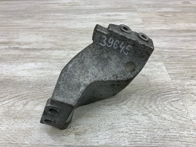 Кронштейн впускного коллектора Nissan Primera 2004 140176N100 УНИВЕРСАЛ QG16DE