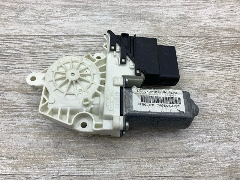 Моторчик стеклоподъемника Skoda Octavia 2013 5K0959703A УНИВЕРСАЛ CAYC, задний левый