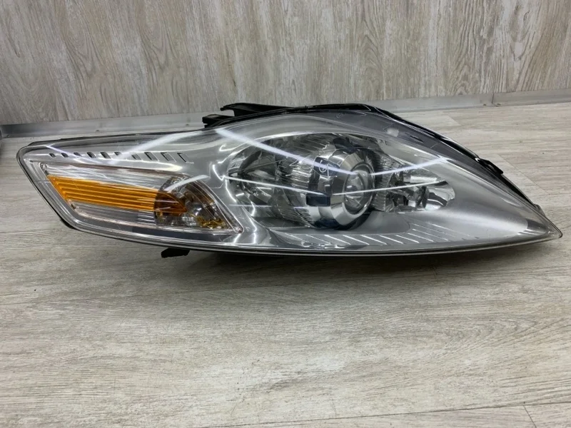 Фара Ford Mondeo 2010 1811624 УНИВЕРСАЛ UFBA, передняя правая