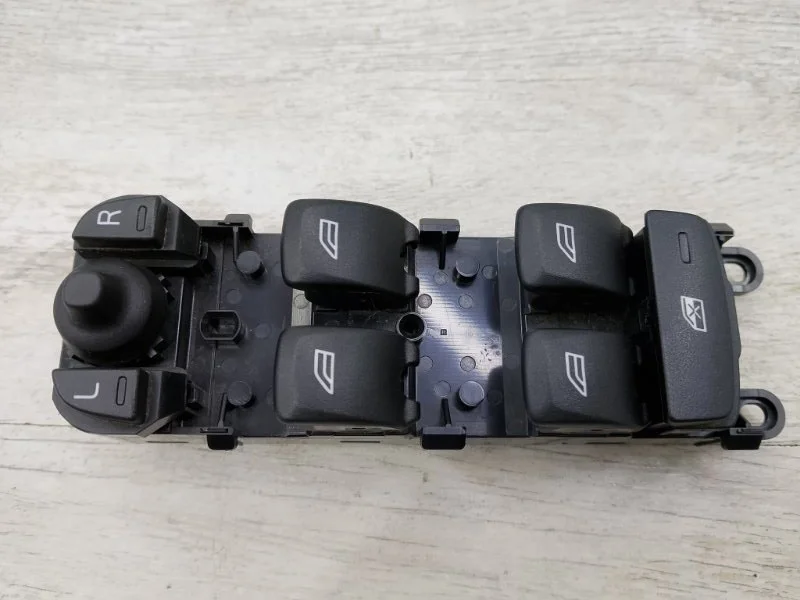 Блок управления стеклоподъемниками Volvo V70 2010 31334881 УНИВЕРСАЛ D4164T, передний левый