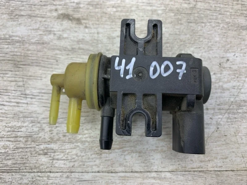 Вакуумный электромагнитный клапан Volkswagen Passat B7 2011 1K0906627B УНИВЕРСАЛ CFFB