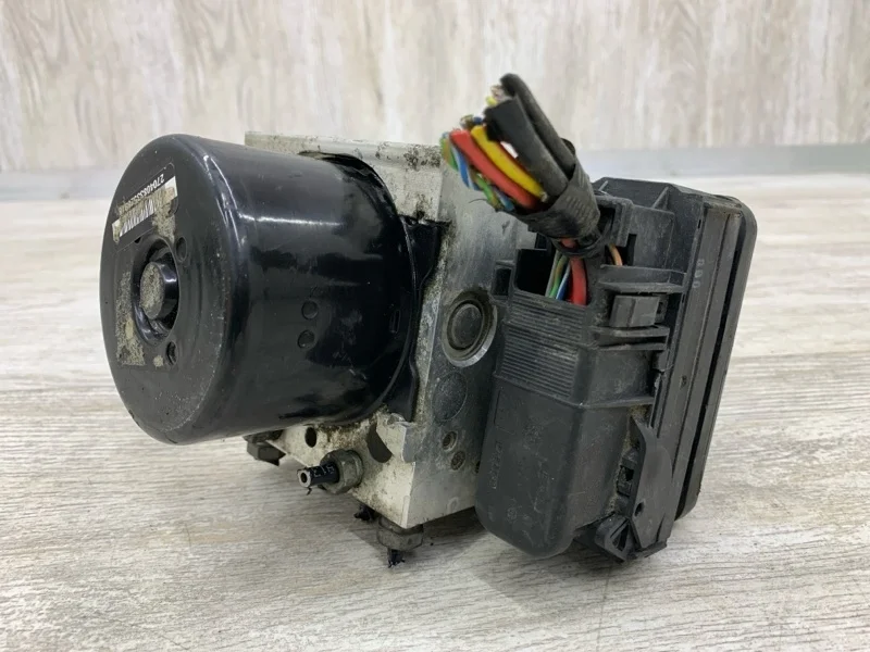 Блок АБС Ford Focus 2011 1847182 УНИВЕРСАЛ T3DB