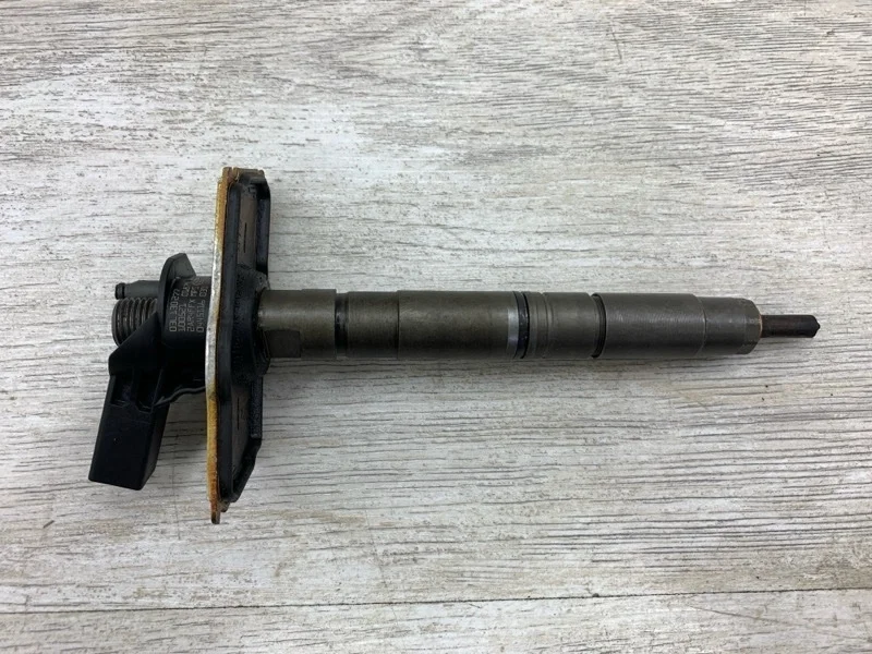 Форсунка топливная Volkswagen Scirocco 2009 03L130277 ХЭТЧБЕК CBDB