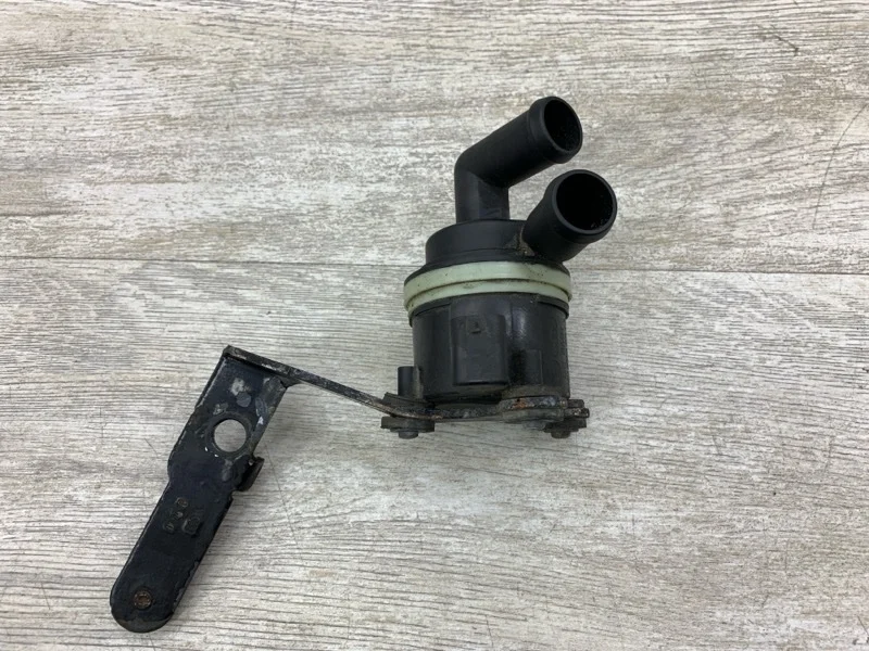 Насос водяной помпа Volkswagen Scirocco 2009 5N0965561A ХЭТЧБЕК CBDB
