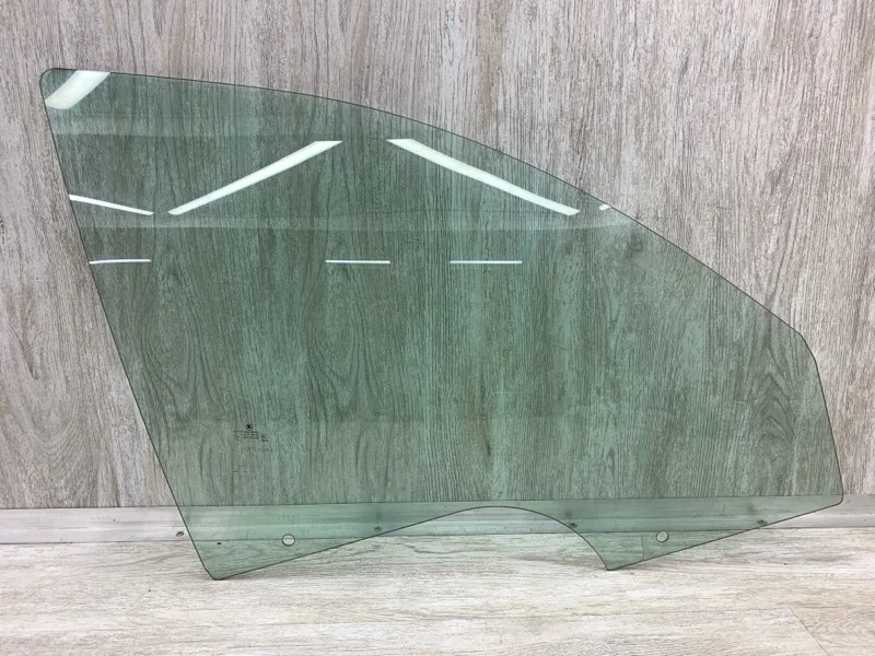 Стекло двери Skoda Octavia 2007 1Z0845202A УНИВЕРСАЛ BLS, переднее правое