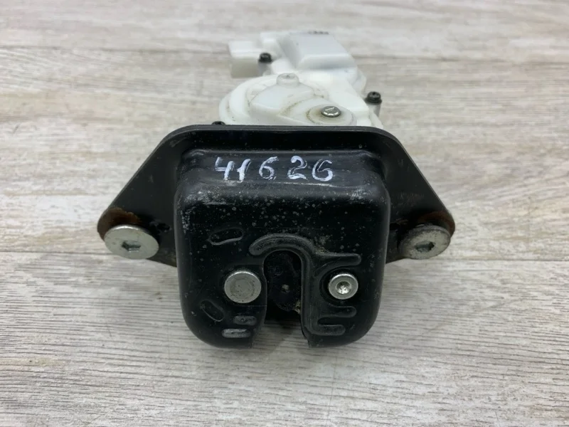 Замок багажника Honda Civic 2006 74800SMGG01 ХЭТЧБЕК R18A2