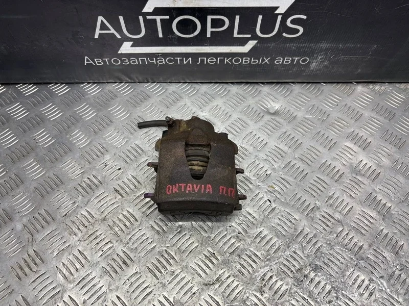 Суппорт тормозной Skoda Octavia 2011 1K0615124D ЛИФТБЭК А5 1.4 CAXA, передний правый