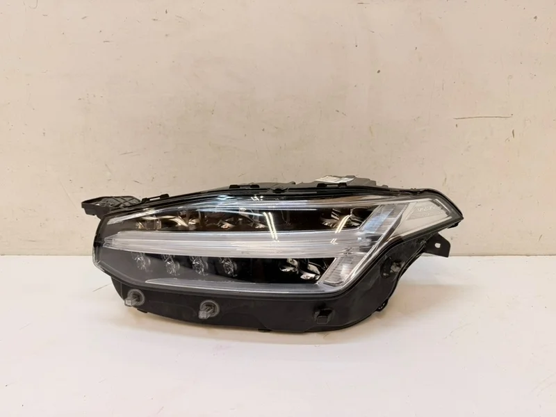 Фара Volvo XC90 2015-