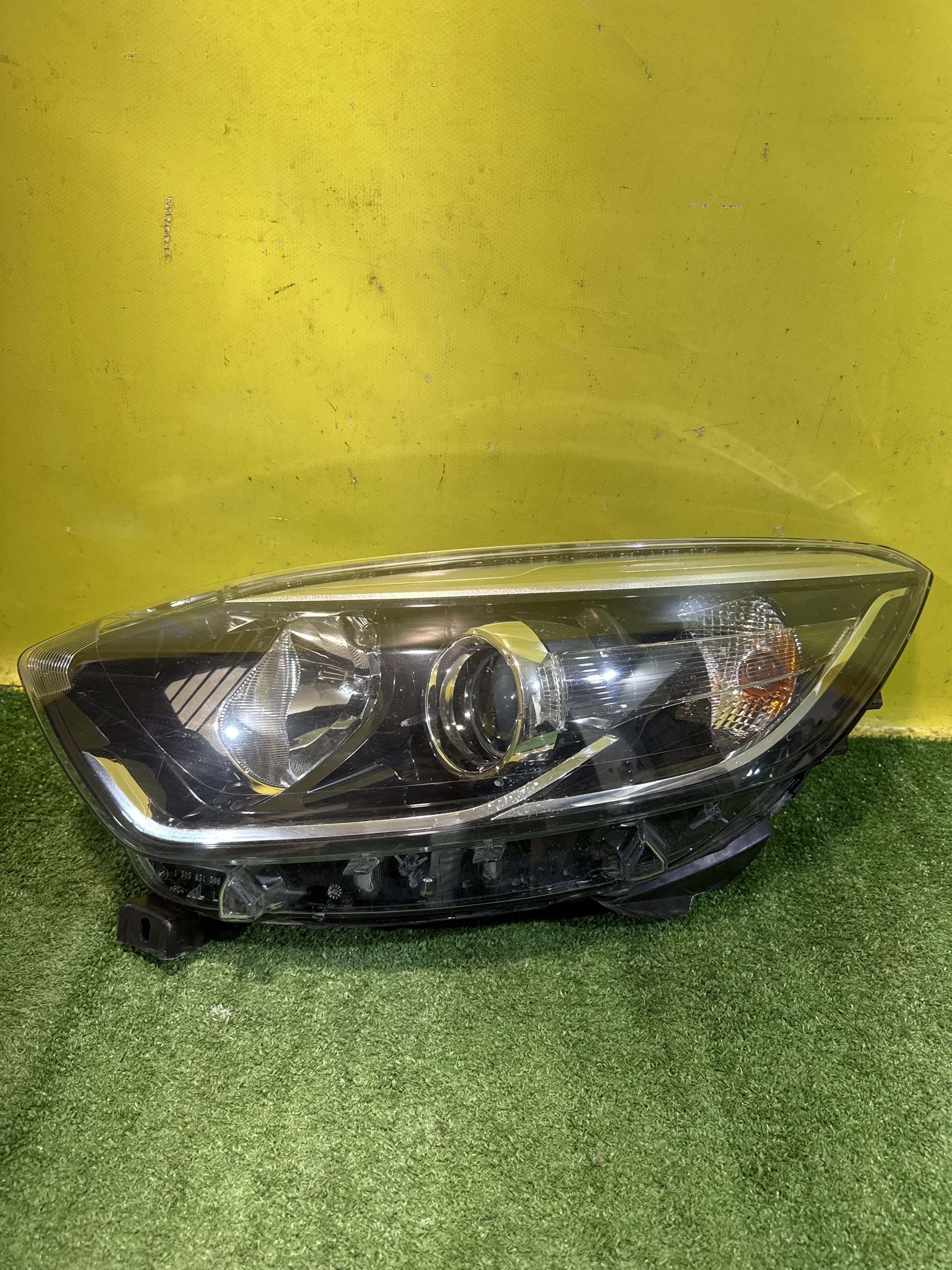 Фара левая  Renault Kaptur 2016  260602042R 33770
