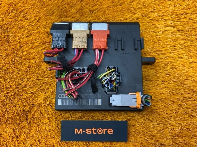 Блок управления бортовой сети Audi A4 8E0907279N B7/8E