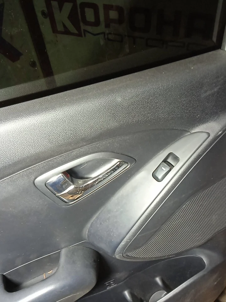 Дверь задняя левая Б/У Мелкие царапины