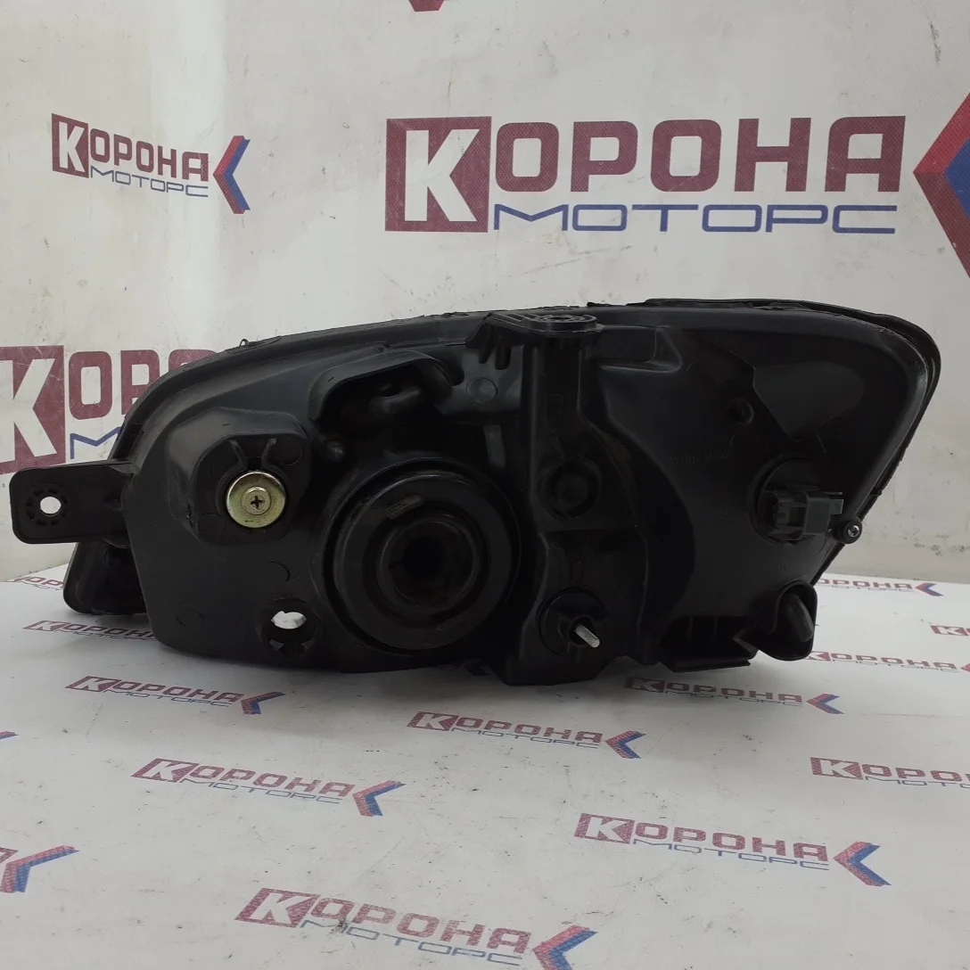 Фара передняя левая (без корректора) Б/У царапины на стекле