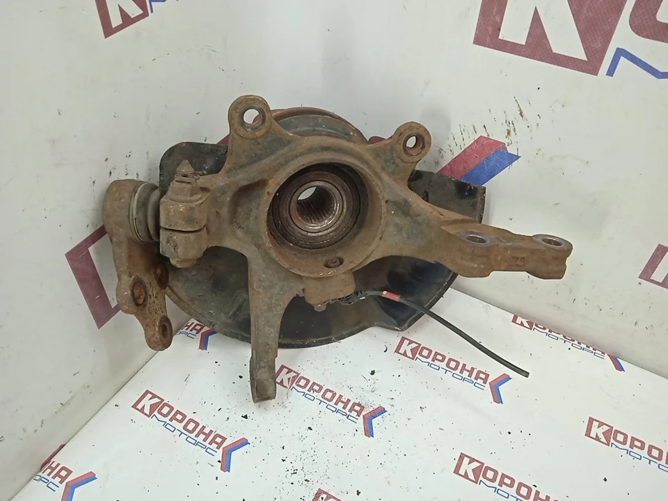 Кулак передний правый (с АБС) Б/У оригинал