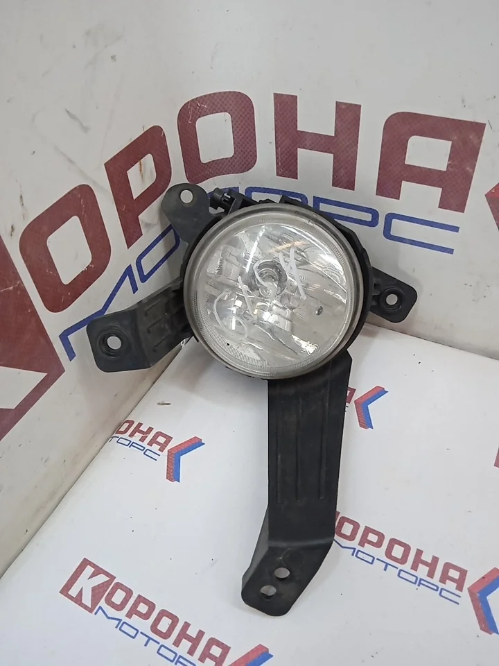 Фара противотуманная правая Б/У потертости 1