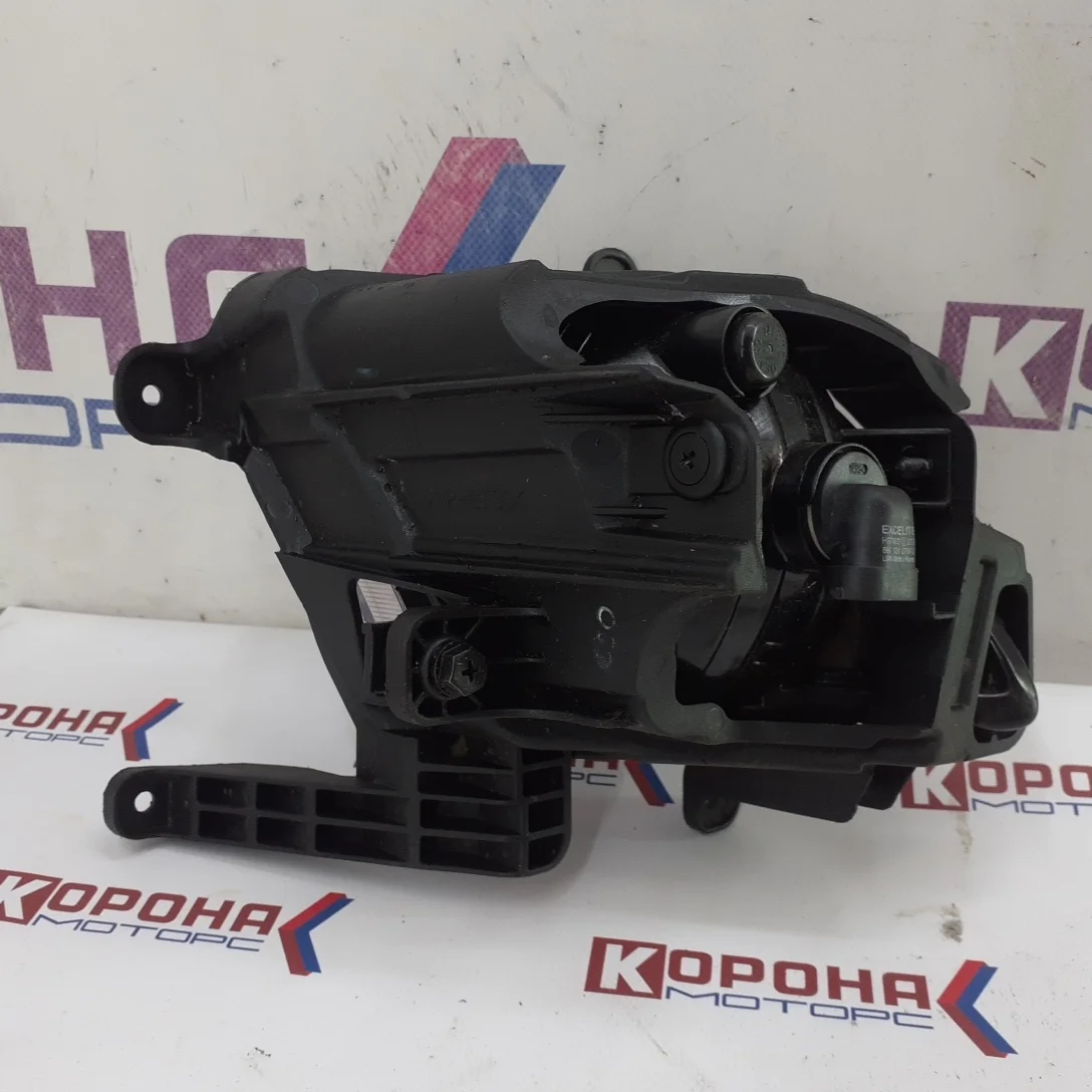 Фара противотуманная правая Без упаковки Без упаковки,мелкие потертости