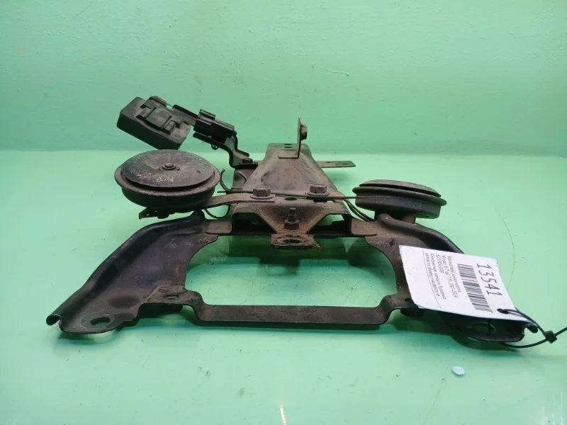 Кронштейн замка капота Nissan X-Trail T31 2007-2014