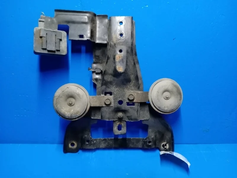 Кронштейн замка капота Nissan X-Trail T31 2007-2014