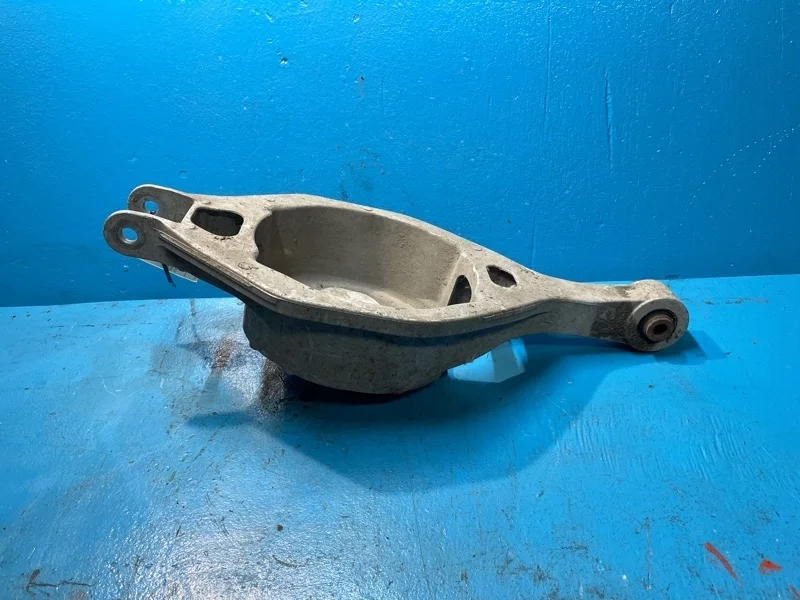 Рычаг поперечный Infiniti G 2008-2014