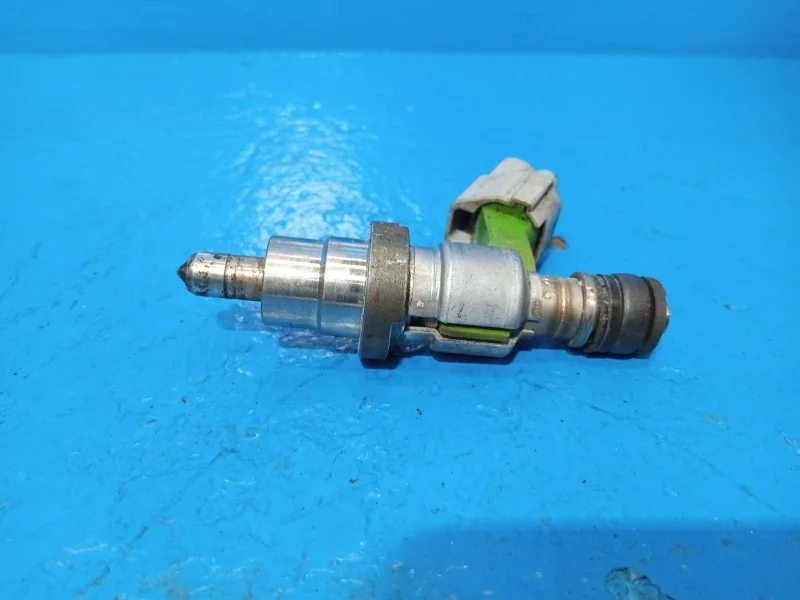 Форсунка топливная Toyota Avensis 2003-2009