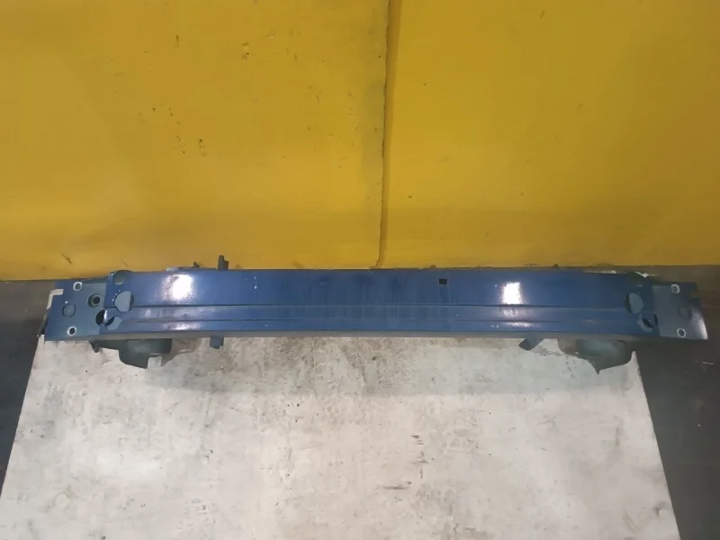 Усилитель бампера Volvo XC90 2003-2006