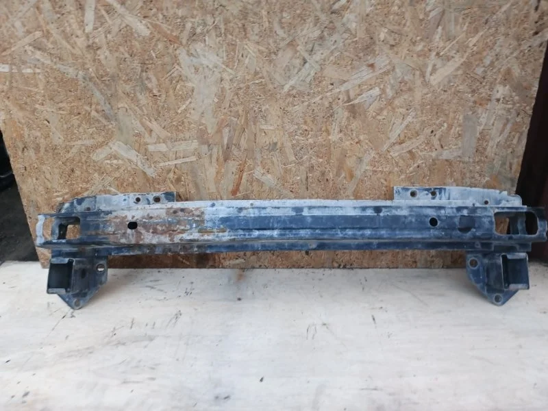 Усилитель бампера Hyundai Tucson