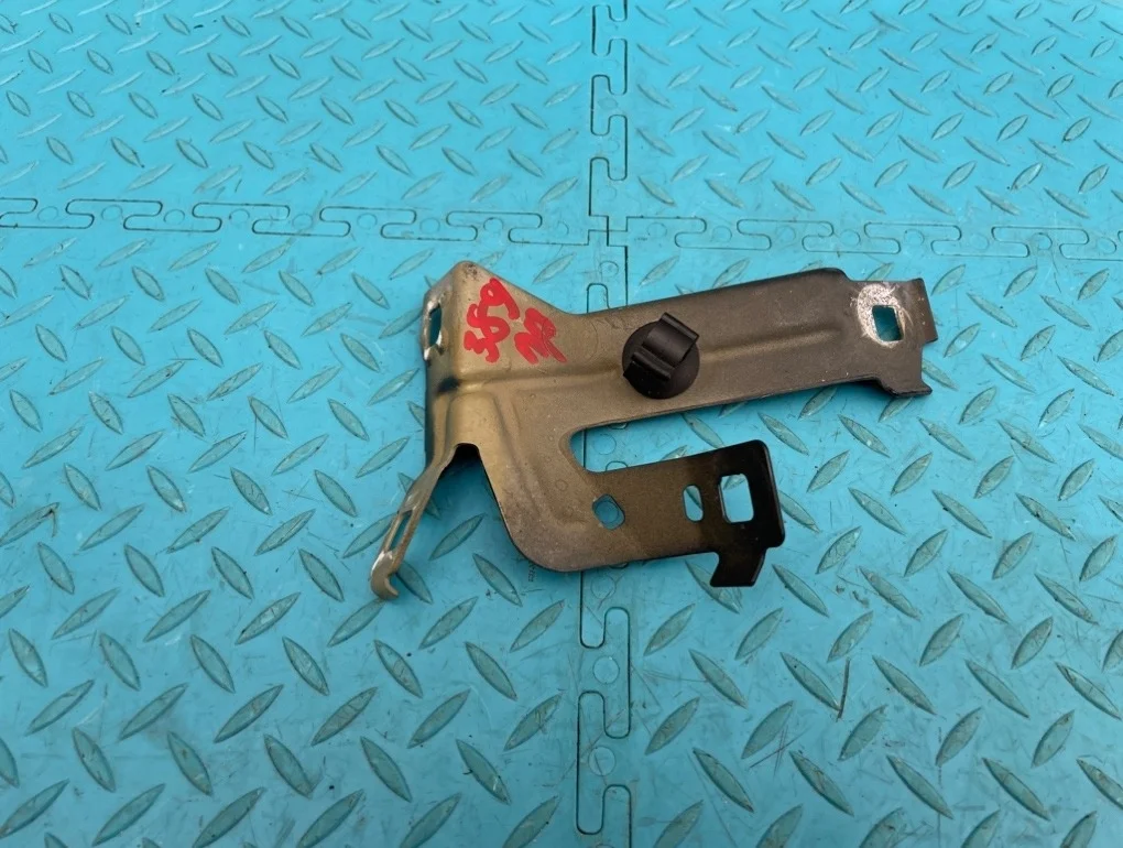 Кронштейн крыла Bmw 3-Series 2012 41357298038 F30 N20B20A 2.0, передний правый