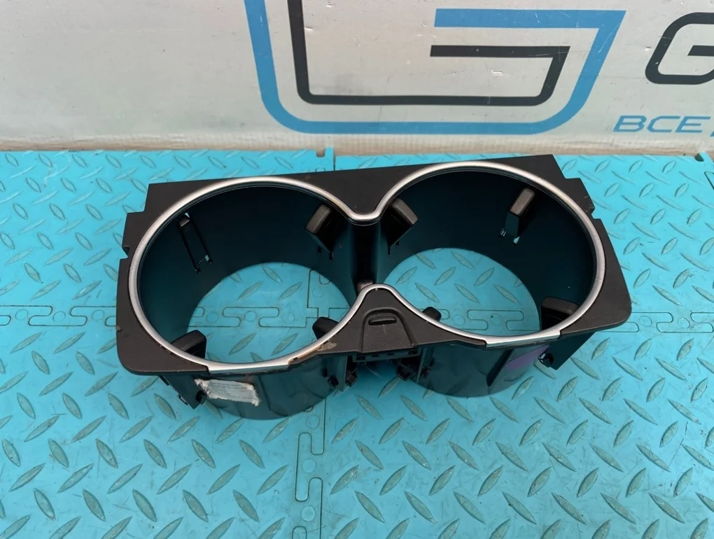 Подстаканник Mercedes-Benz S-Class 2013 A2226830075 W222 278.929 4.7, передний