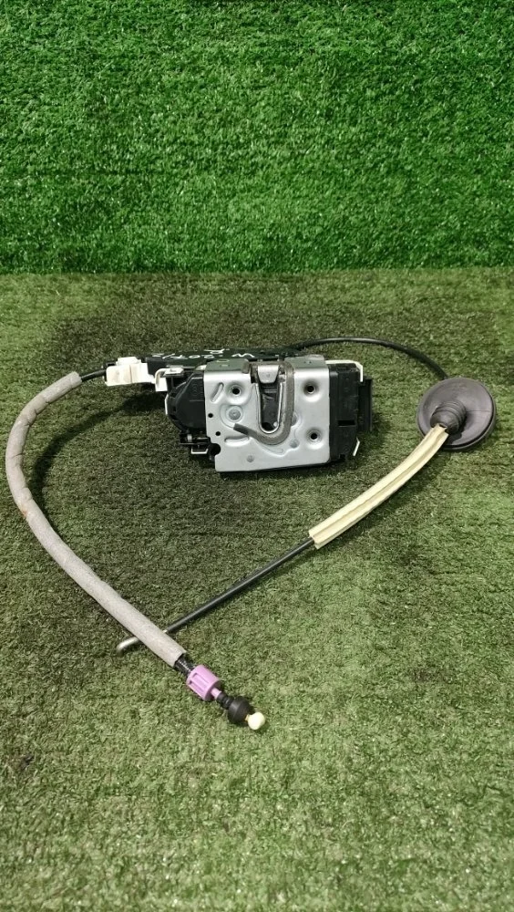 Замок двери Mercedes E-Class 2011 A2047201835 W207 271.860, правый