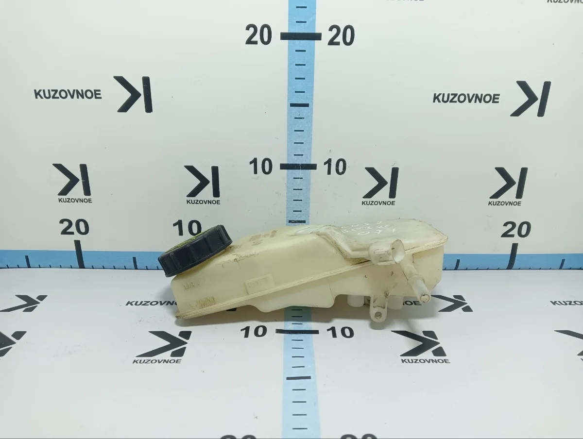 Бачок главного тормозного цилиндра Ford Focus 2008 CB4