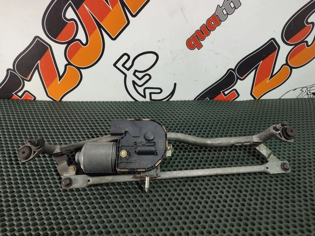 Трапеция cтеклoочиcтителя Audi A3 8P1955023K 8P, передняя