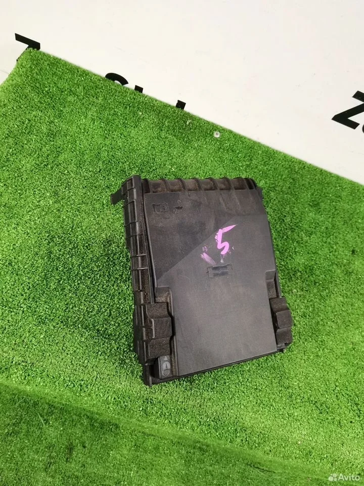 Крышка блока предохранителей volkswagen tiguan