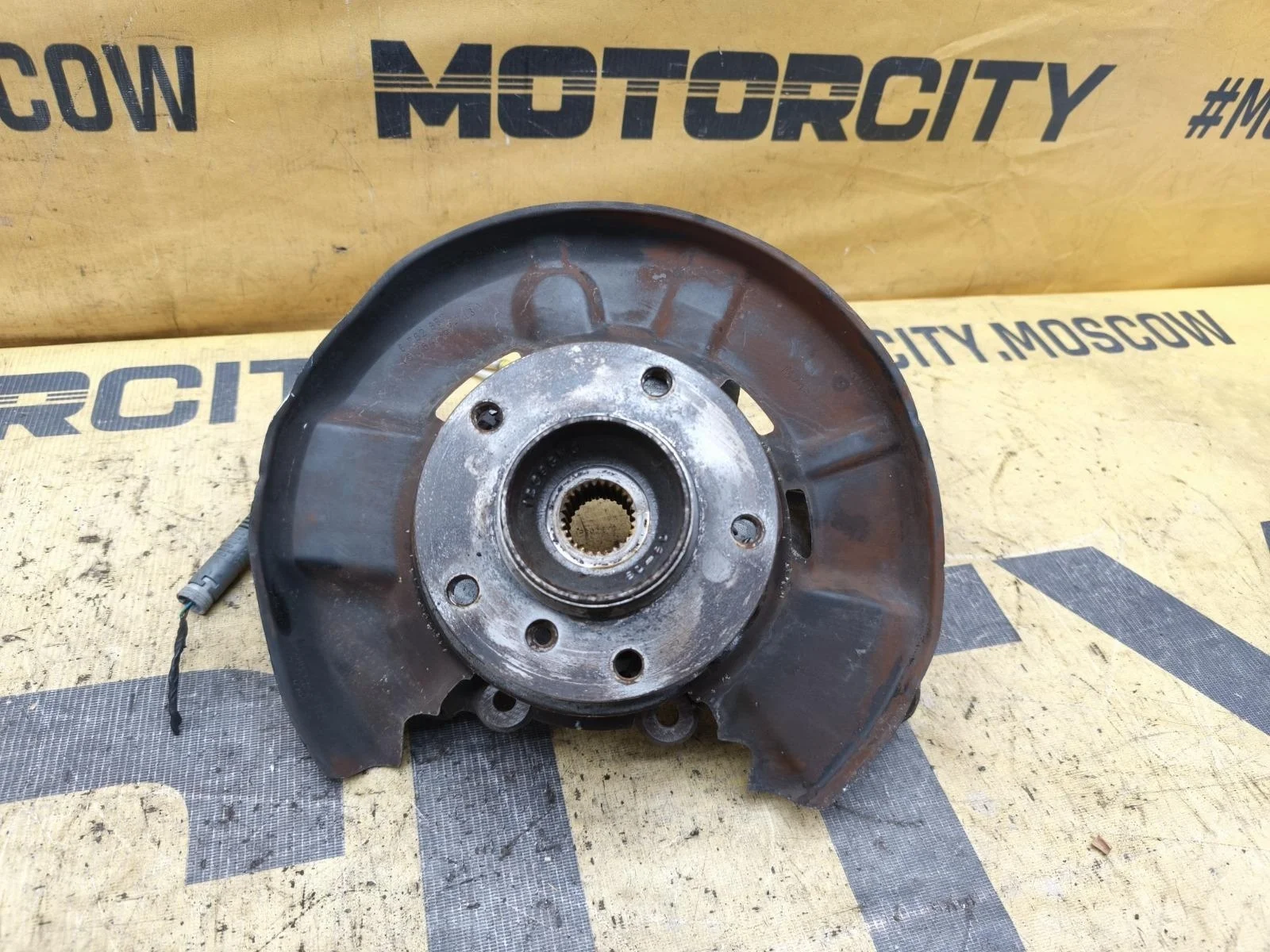 Кулак BMW 323i 2006 E90