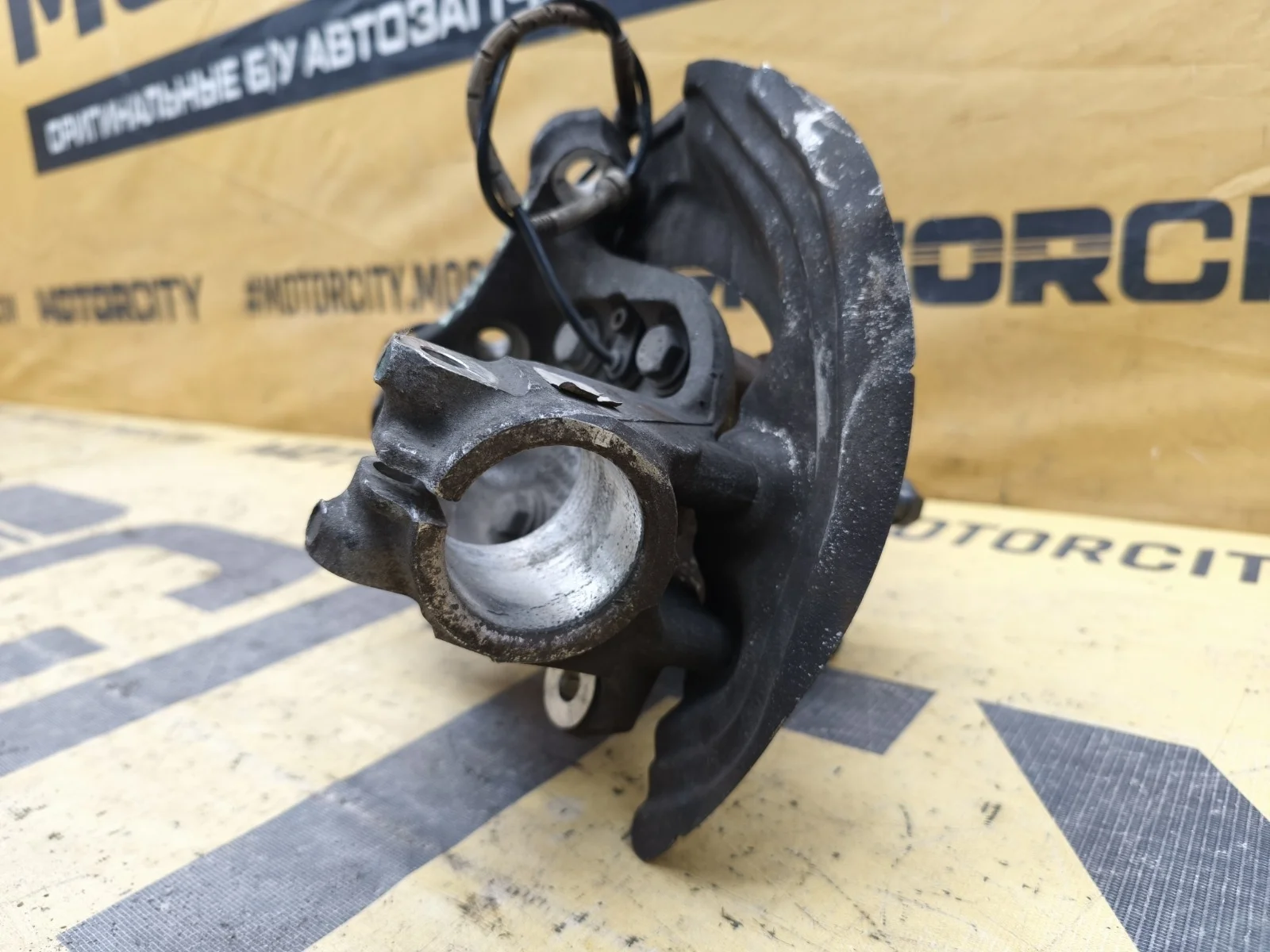 Кулак BMW 325i 2005 E90