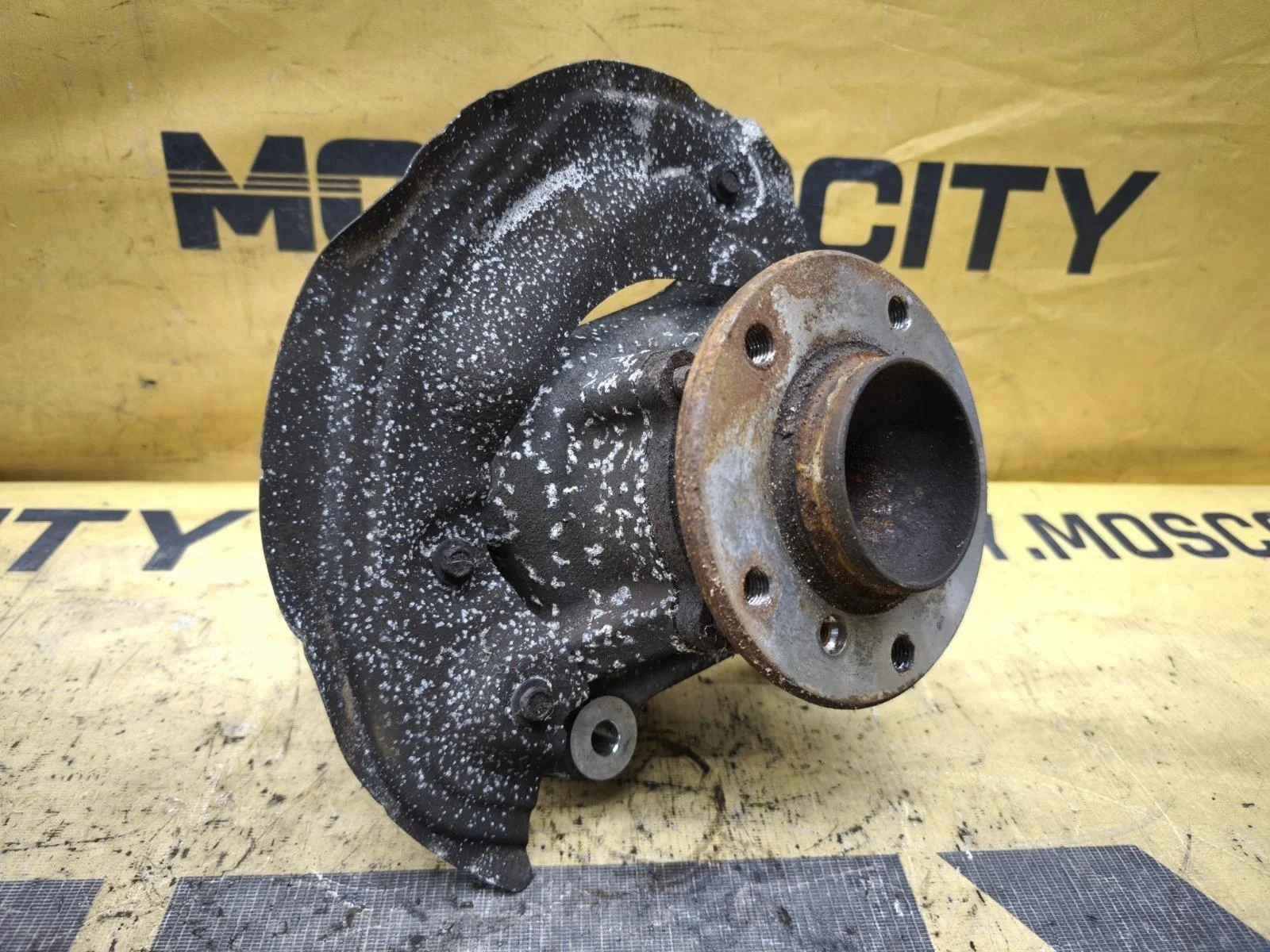 Кулак поворотный BMW 320i 2006 E90