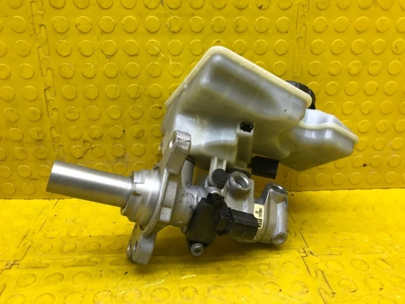 Главный тормозной цилиндр Skoda Octavia 2018 5Q1611021A 5E3 CJS 298666