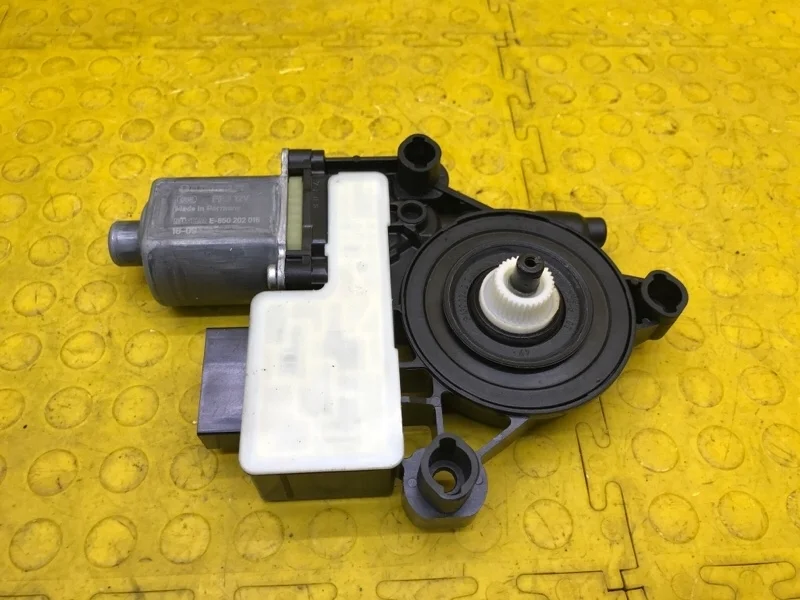 Стеклоподъемник Skoda Octavia 2018 5Q0959812E 5E3 CJS 298666, задний правый