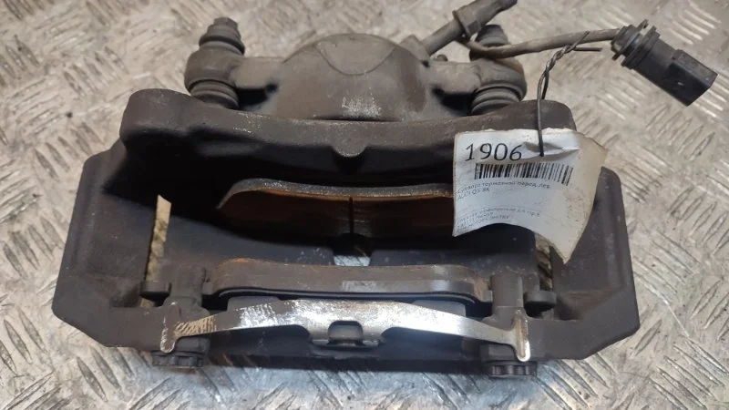 Суппорт тормозной Audi Q5 8R0615107F 8K, передний левый