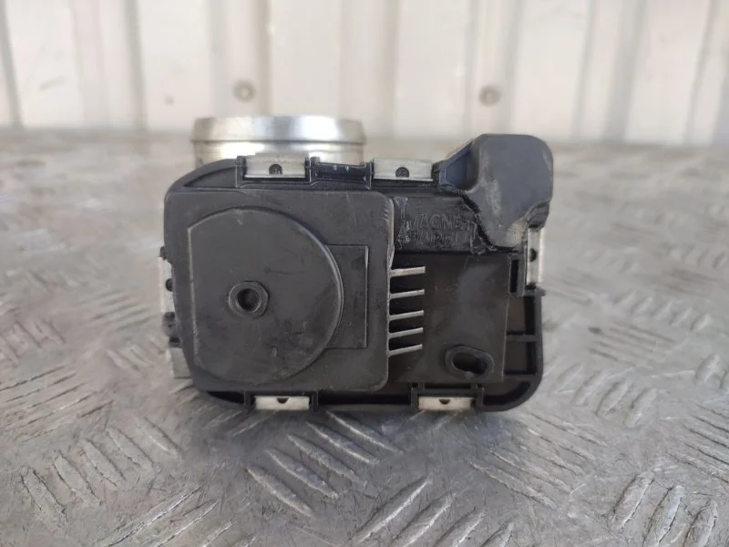 Дроссельная заслонка Volkswagen Golf 2012 03C133062D CAV