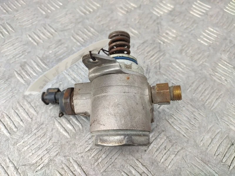 Топливный насос высокого давления Volkswagen Passat 03C127026D CBZ