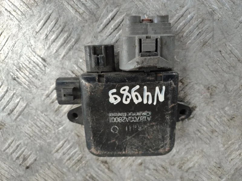 Блок управления вентилятором Nissan Qashqai 21493EH10A J10 MR20