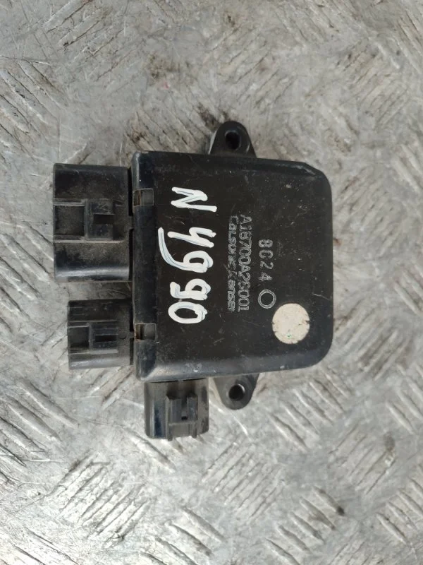 Блок управления вентилятором Nissan Qashqai 21493EH10A J10 MR20