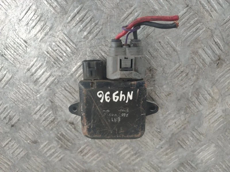 Блок управления вентилятором Mitsubishi Lancer A18700A28001 CS2A