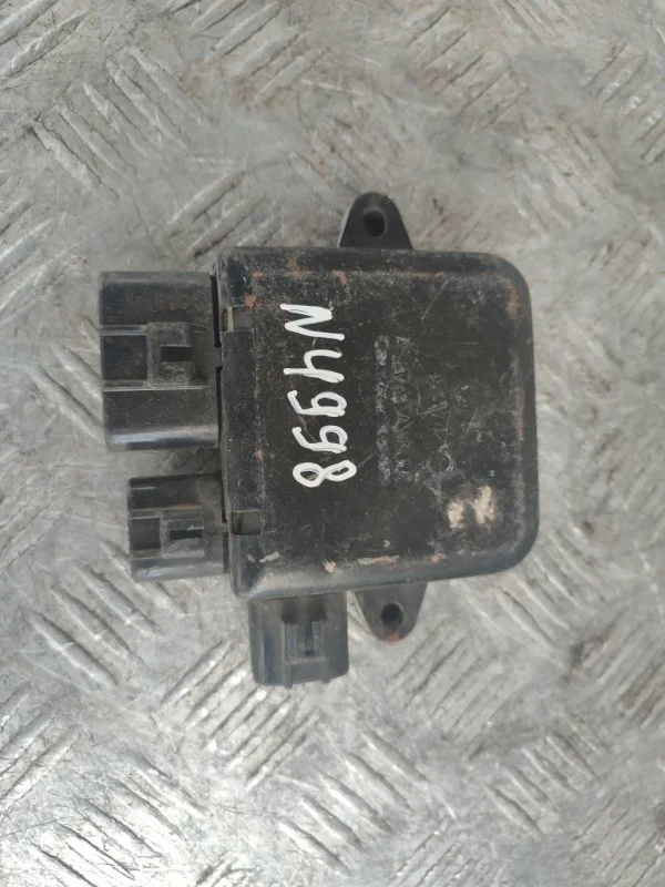 Блок управления вентилятором Mitsubishi Lancer A18700A28001 CS2A