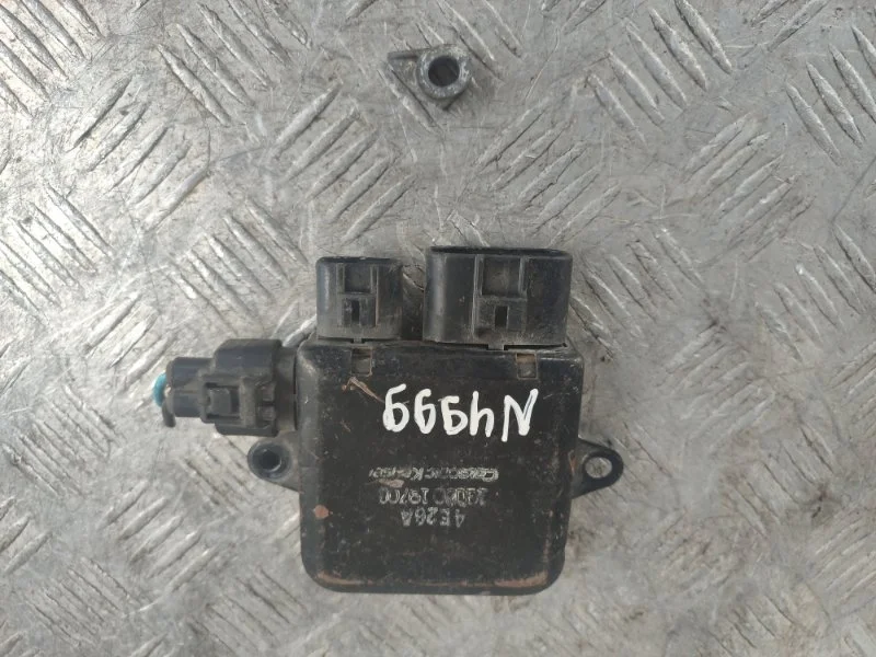 Блок управления вентилятором Mitsubishi Lancer A18700A28001 CS2A